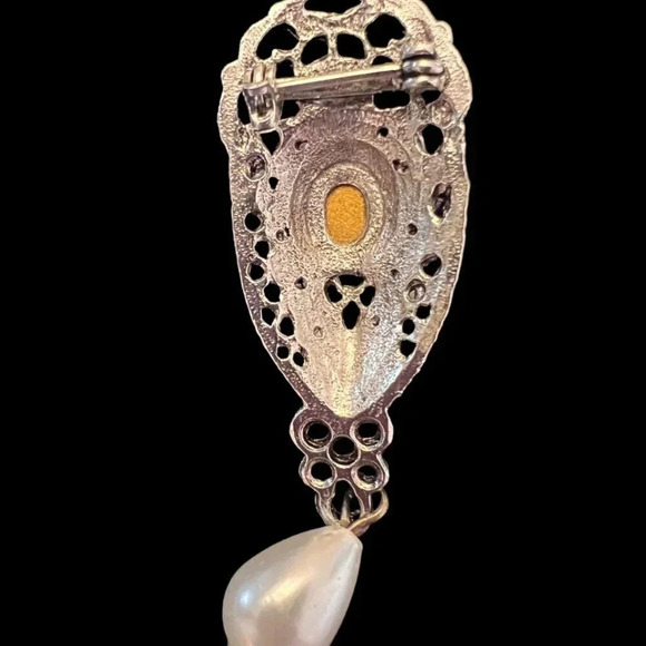 Vintage 60-70s Filigree Faceted Crystal Teardrop Pearl Dangle Brooch Silver Tone - Picture 2 of 2
